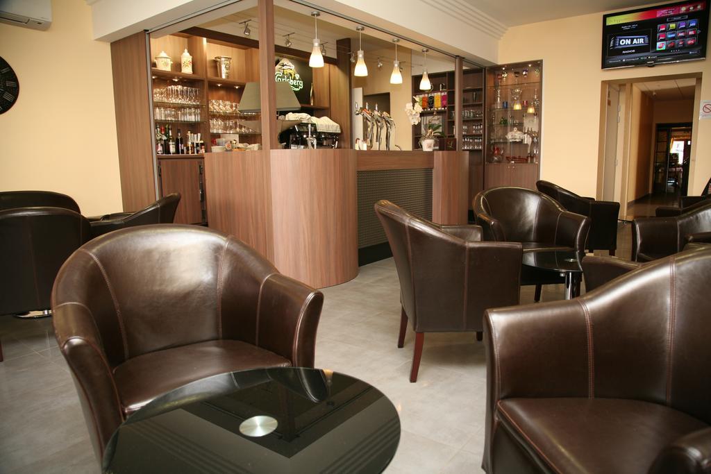 Logis Hotel- Restaurant La Renaissance バカラ エクステリア 写真
